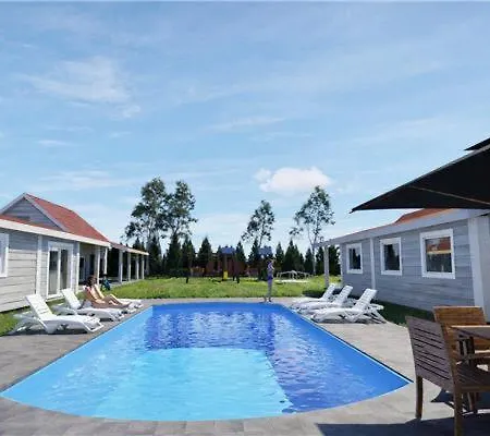 Дом отдыха Mazurskie Wzgorze -domki Z Basenem